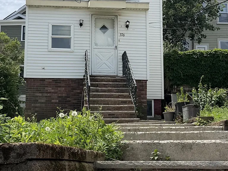 374 McGrath Hwy — Photo 12