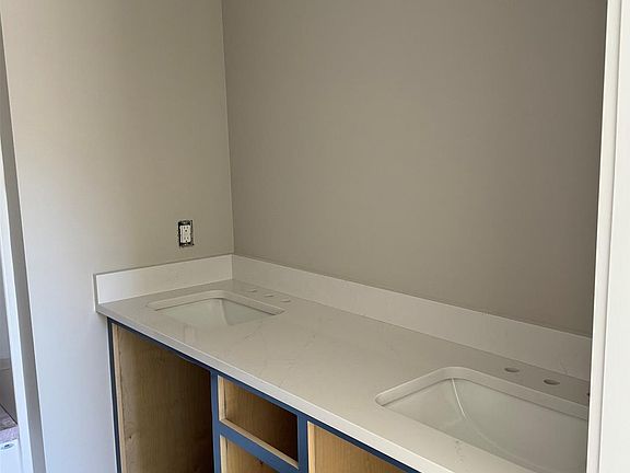 3rd image of 212 Enid St
