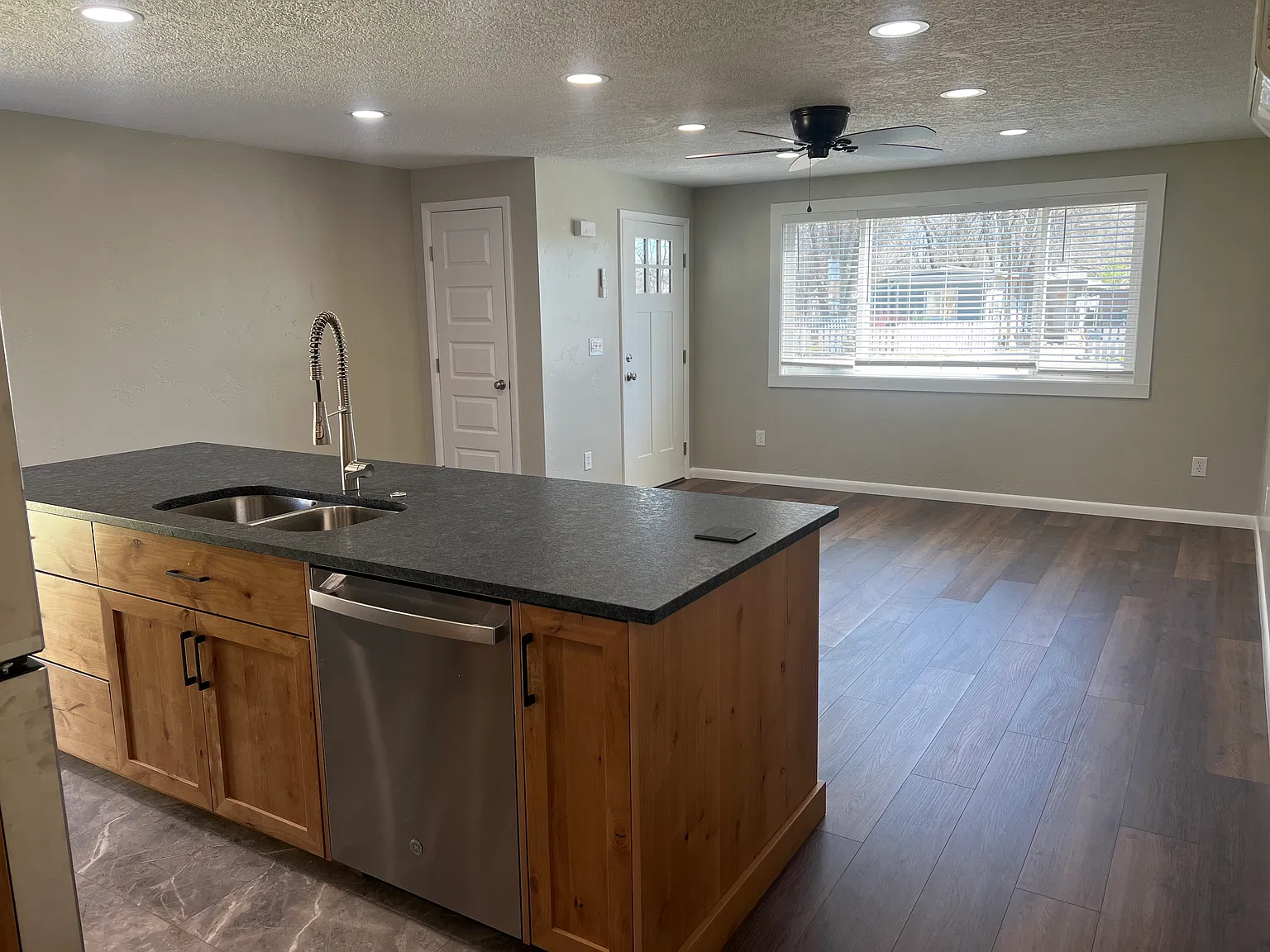 2 bed, 900 sqft, $1,650 — Photo 4