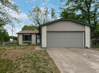 2044 S Fieldcrest Ct, Wichita, KS 67209