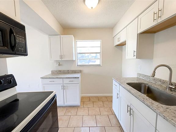 2nd image of 8 Bahia Court Loop