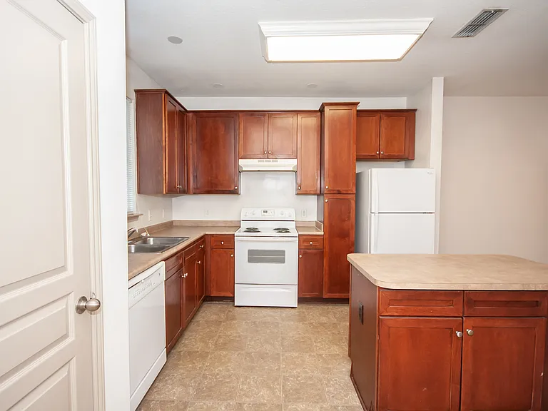 Columbia Estates — Photo 4