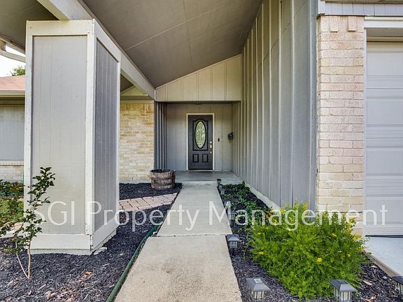 2nd image of 2827 Arcadia Ln