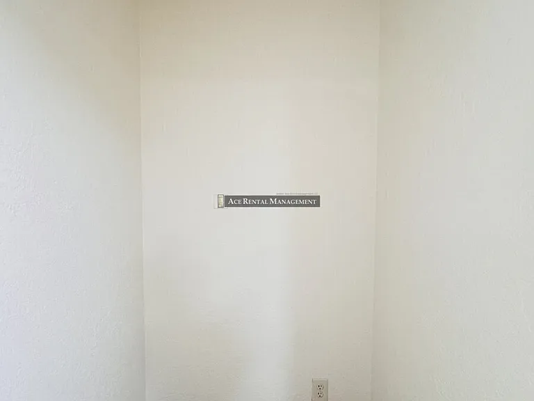 2907 Nederland Ave — Photo 13