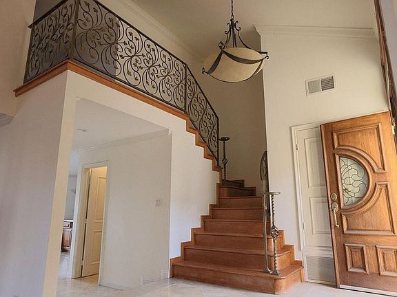 4th image of 3734 Gleneagles Dr