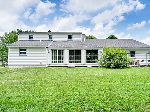 4th image of 24 Deeringwood Dr