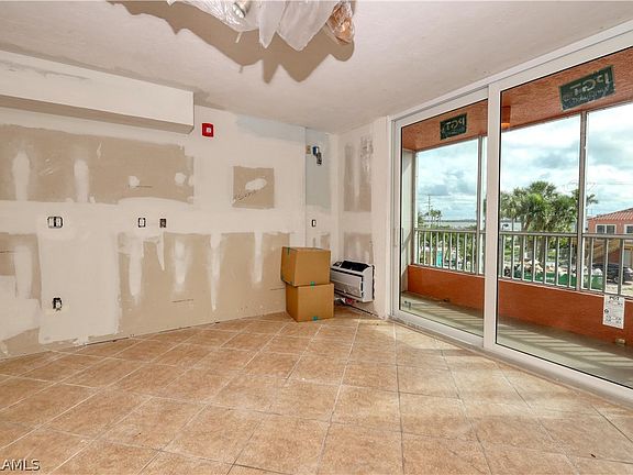 5th image of 510 Estero Blvd #105