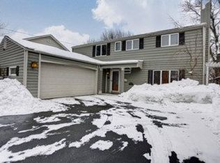 211 E Hillside Ave, Barrington, IL 60010