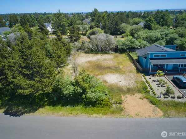 950 Cascade Avenue SW, Ocean Shores, WA 98569