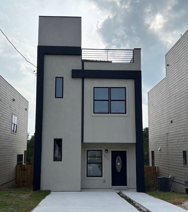 1st image of 656 Canyon Circle Dr
