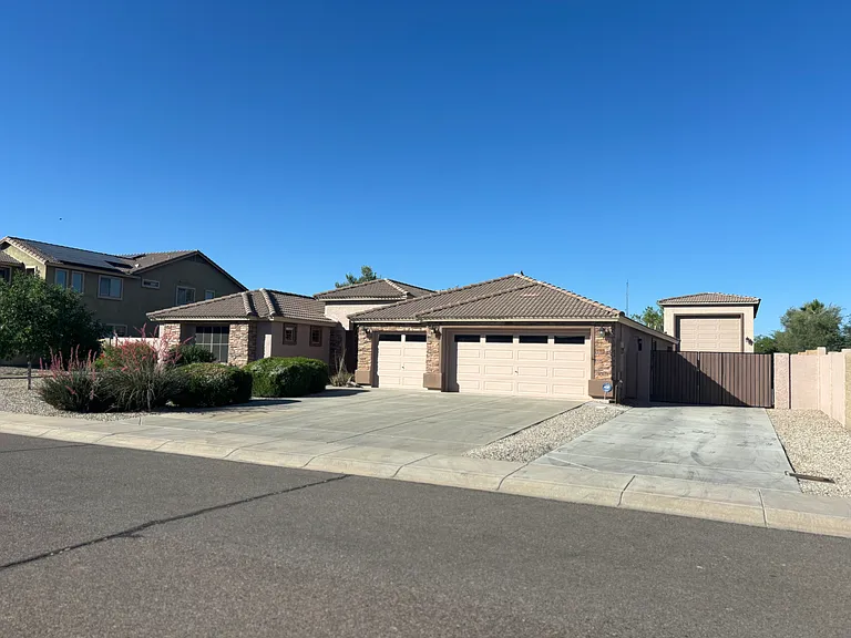 32139 N Caspian Way — Photo 2