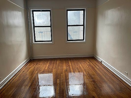 4th image of 655 Pelham Pkwy N APT 5L