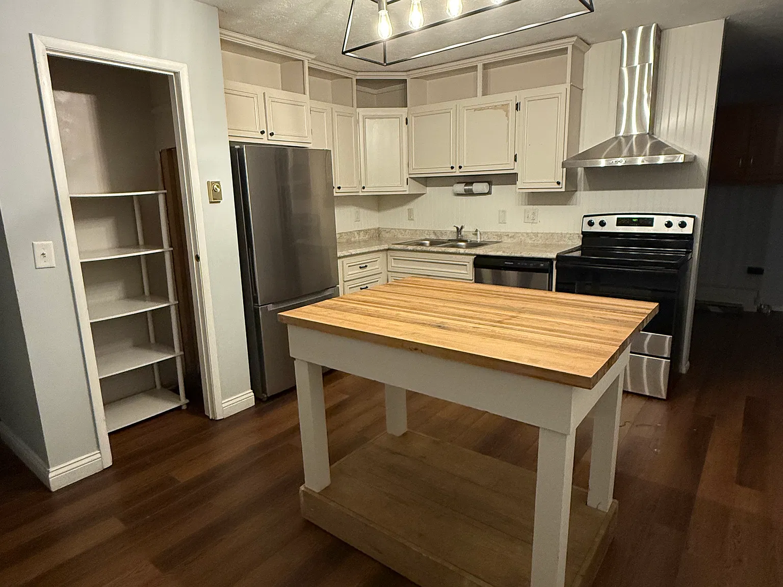3 bed, 925 sqft, $1,400 — Photo 3