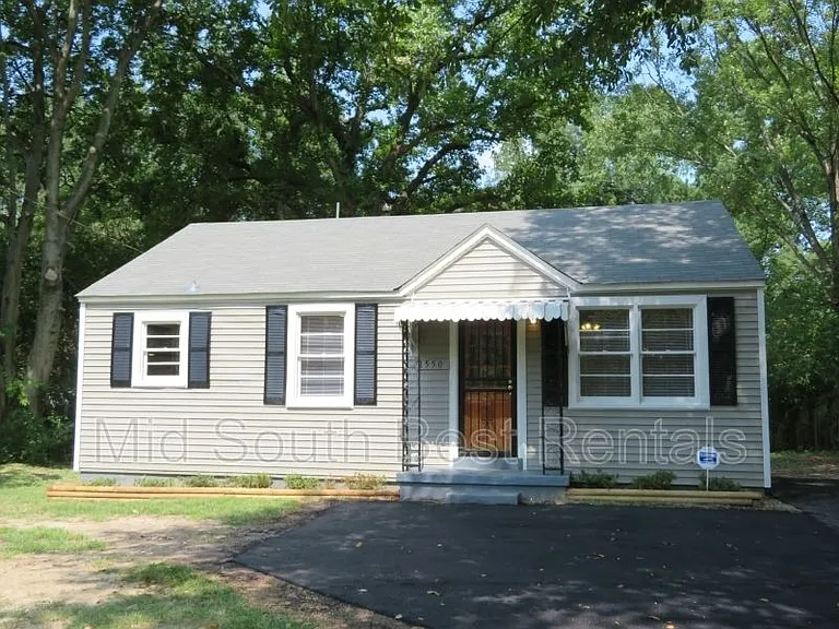 1550 Ontario Ave — Photo 1