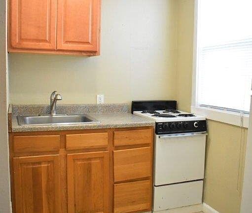 3rd image of 4741 Brooklyn Ave NE APT A