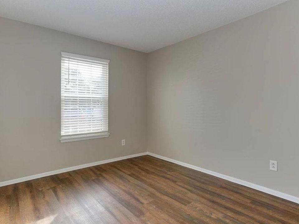 1st image of 524 Peak Ct