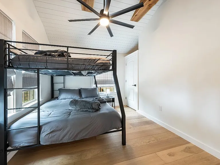 2319 Santa Rita St — Photo 22