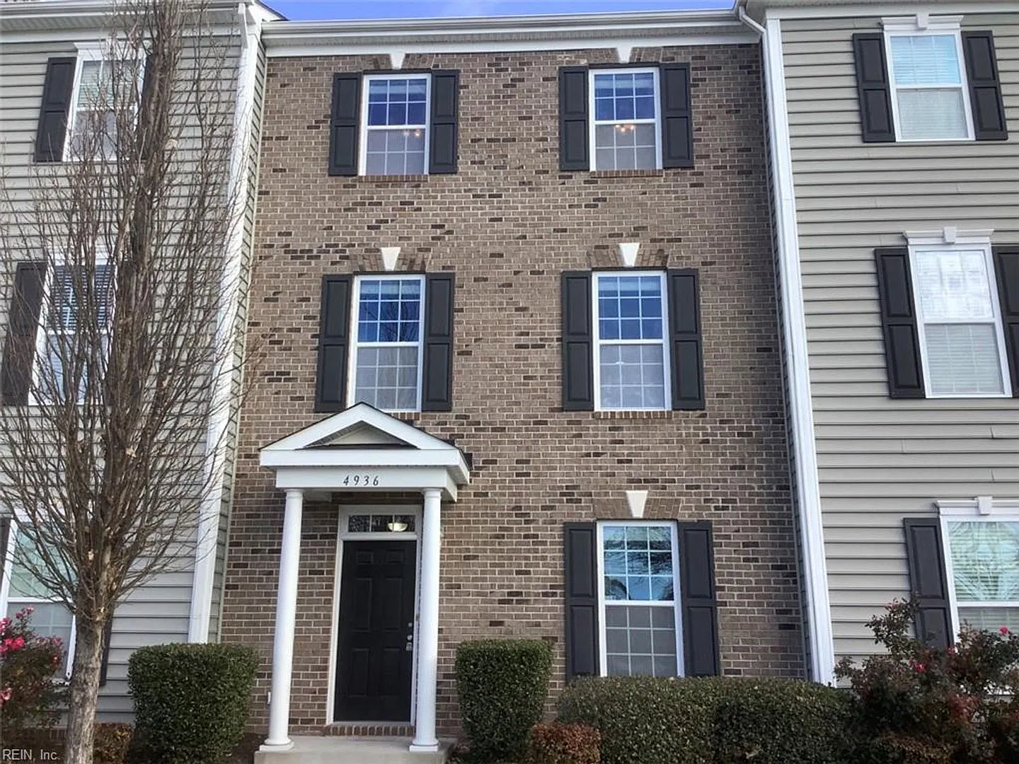 Beautiful home in GREAT location — Photo 1