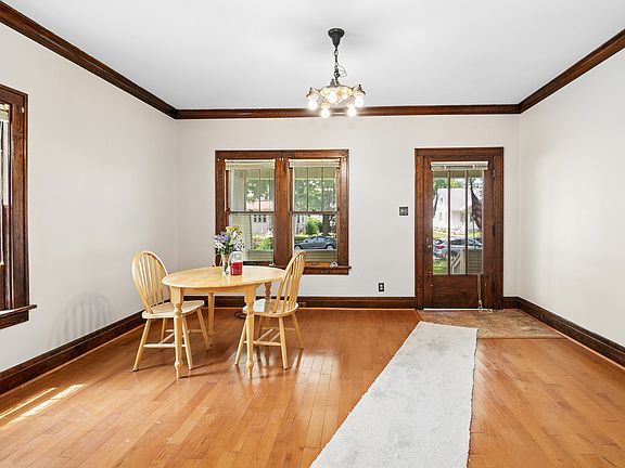 4th image of 984 S Poplar Ave