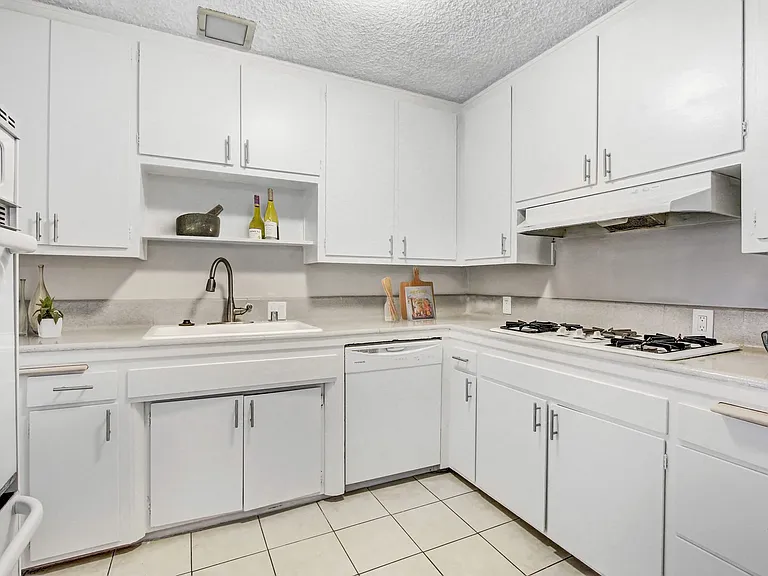 Fulton Terrace Apartments — Photo 17