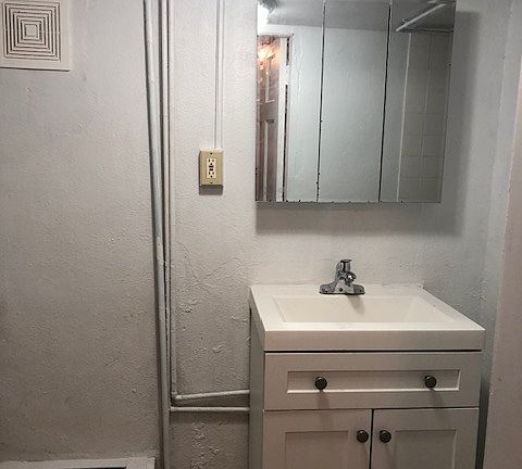 5th image of 691 Dawson St