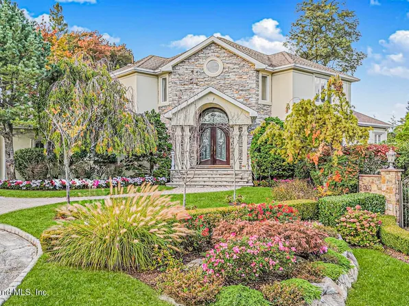 35 Julieann Ct, Staten Island, NY 10304