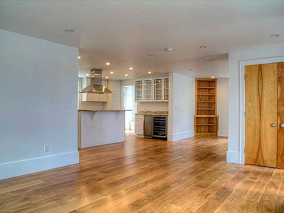 3rd image of 28 Pope St