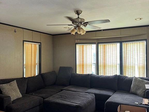 5th image of 701 Anaqua St