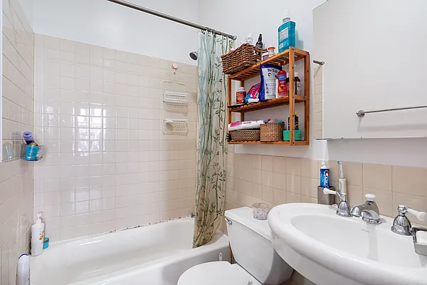 Rented by Oxford Property Group | media 9