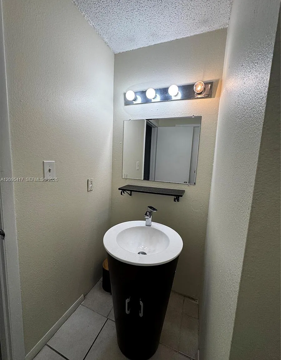 Biscayne Beach Club Condo — Photo 4