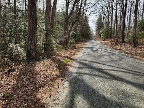 2 Pilkington Rd, Hustle, VA 22476