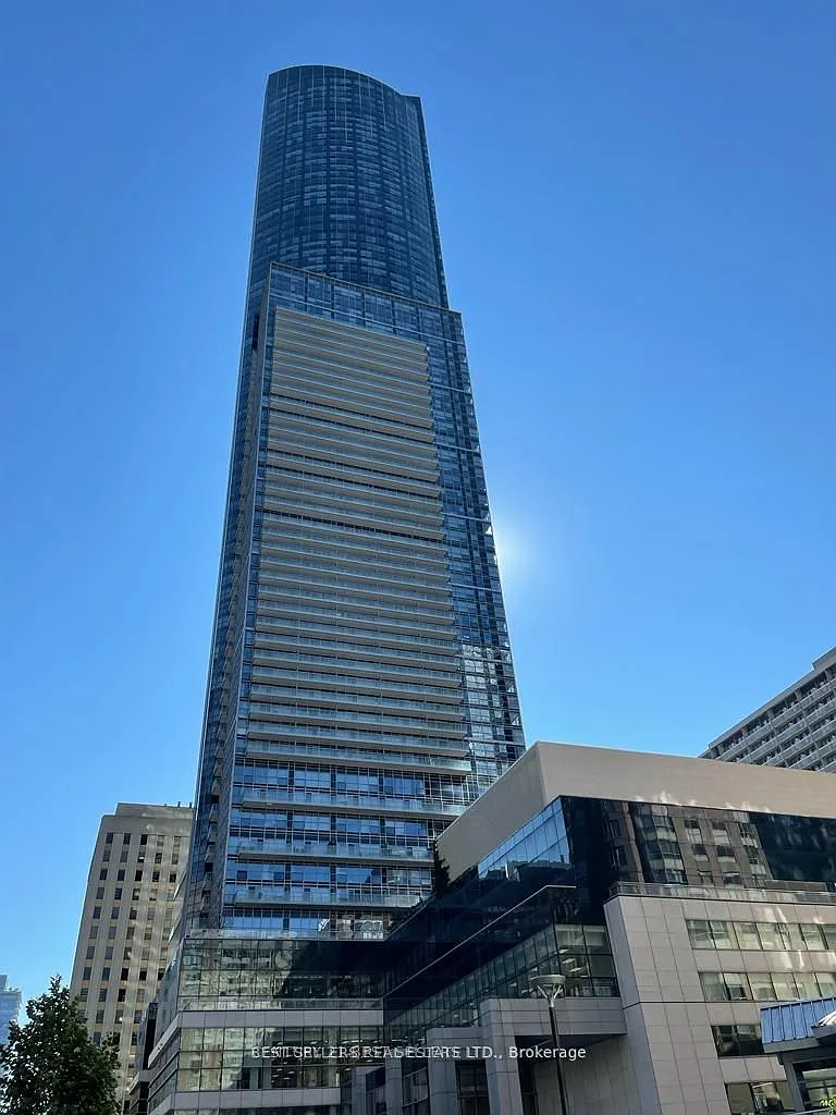 Photo 1 of 16 - 386 Yonge St #2512 - Toronto, ON Primary Photo - 386 Yonge St #2512