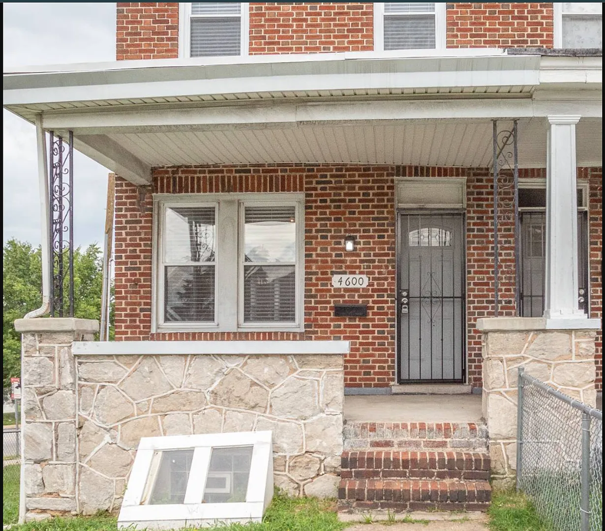 Spacious 3-Bedroom Townhome in Baltimore — Photo 2