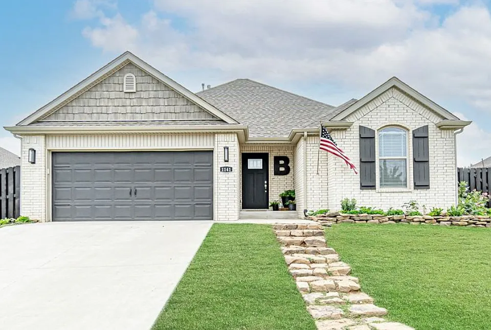 1141 Rosemary St