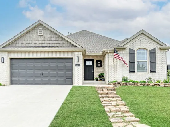 1141 Rosemary St, Centerton, AR 72719
