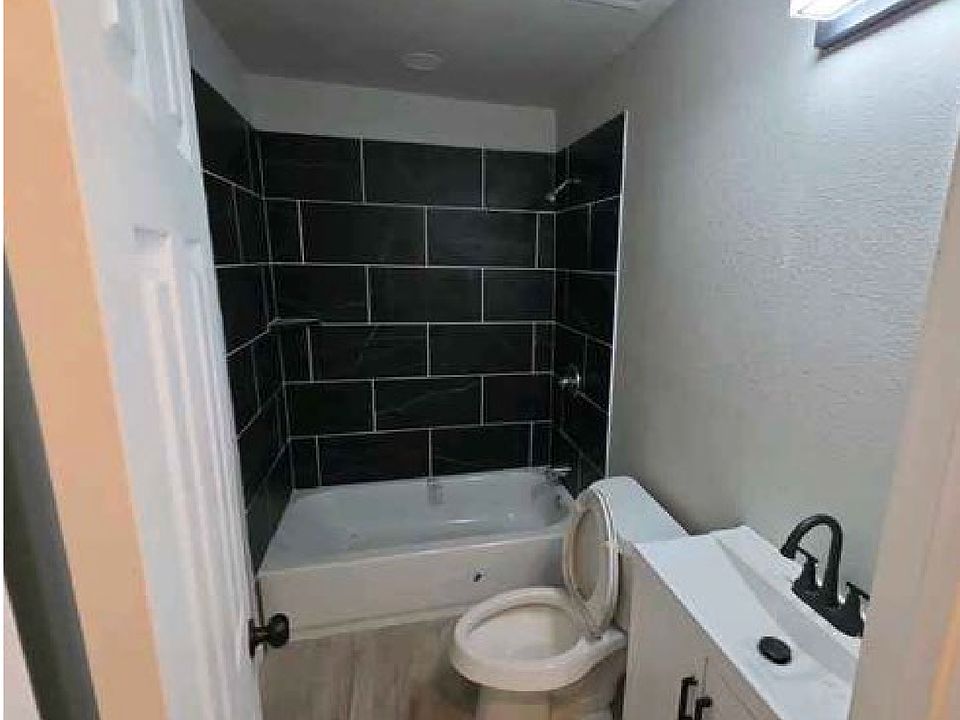 2nd image of 503 Arbor St
