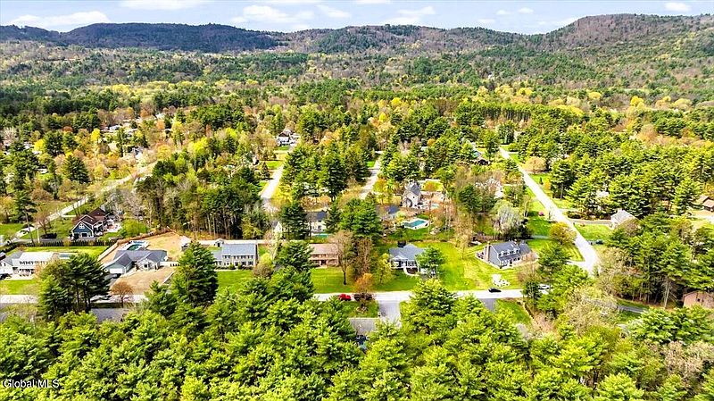5th image of 25 Algonquin Drive