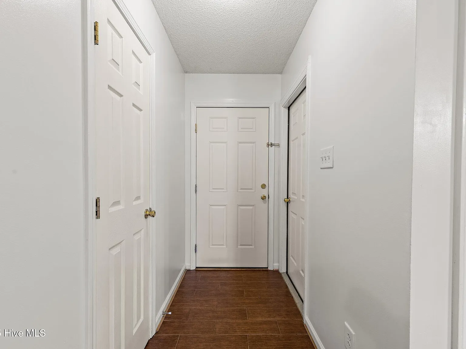 2 bed, 2.0 bath, 972 sqft, $1,375 — Photo 4
