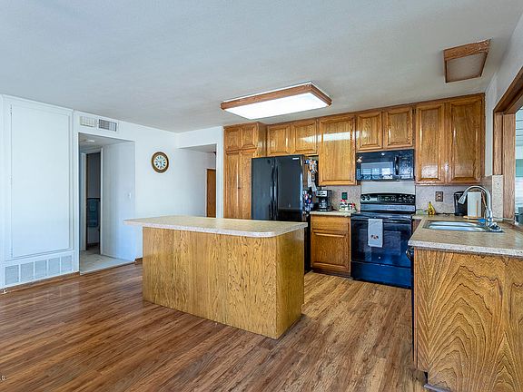5th image of 3269 E Hilldale Ave