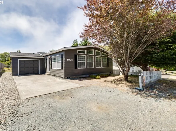 1021 NE 13th Ave, Rockaway Beach, OR 97136
