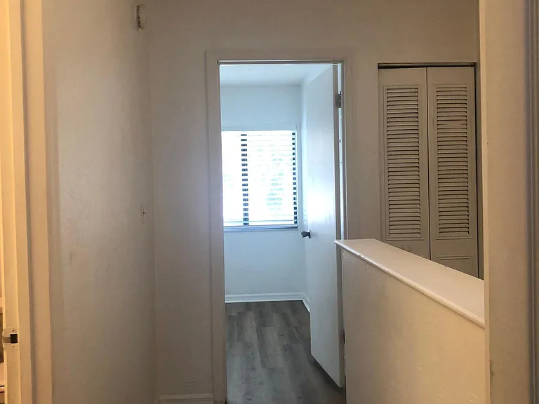 807 SW 60th Ter — Photo 9