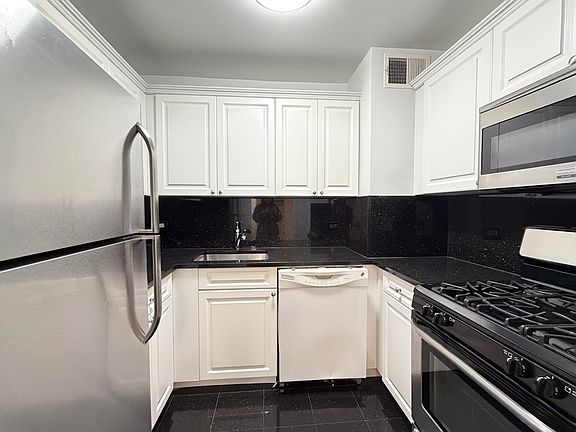 4th image of 305 E 86th St APT 12LW