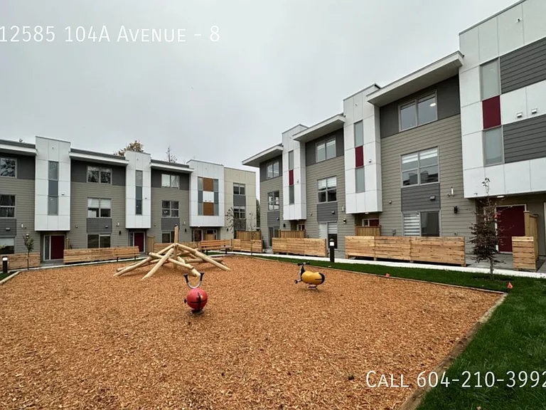 12585 104a Ave #8 — Photo 24