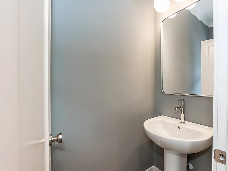 816 N Taylor St — Photo 29