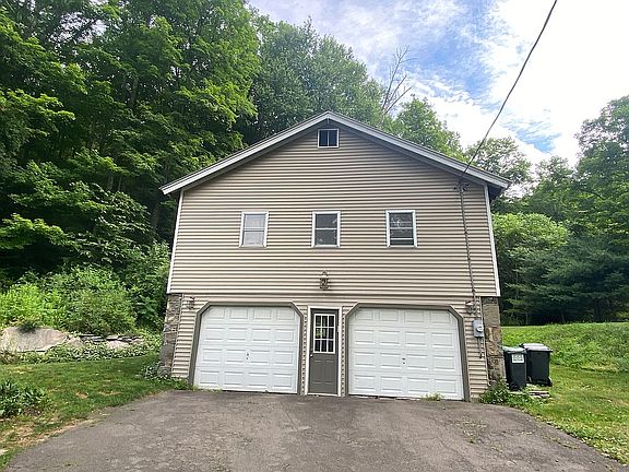 2 Car Garage 