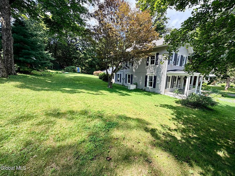 4th image of 16 Maple Avenue