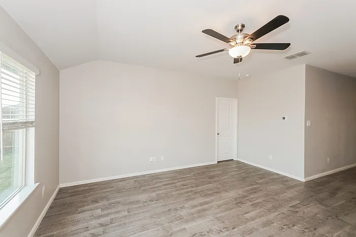 4 bed, 2.0 bath, 1838 sqft, $2,495 — Photo 4