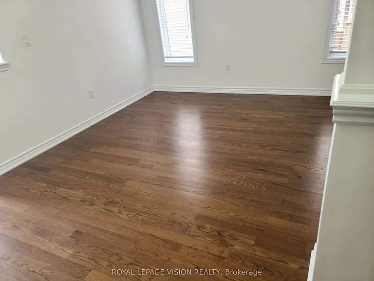1832 Western Cres — Photo 8