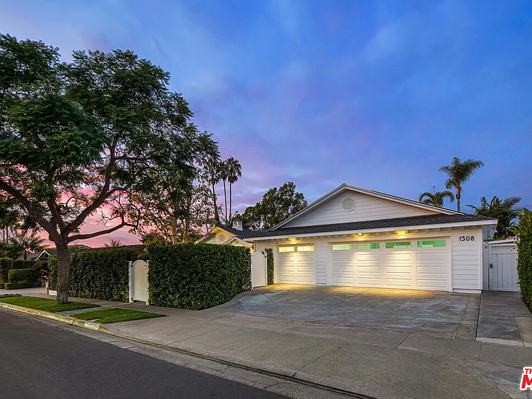 1308 Mariners Dr — Photo 42