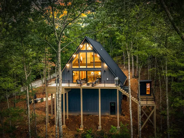 687 Left Turn, Blue Ridge, GA 30513